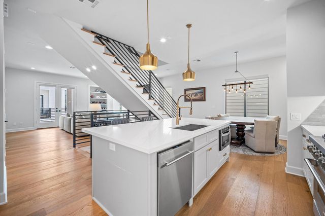 834 Wakefield Drive B, Houston, TX 77018