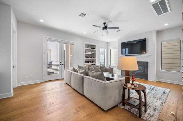 834 Wakefield Drive B, Houston, TX 77018