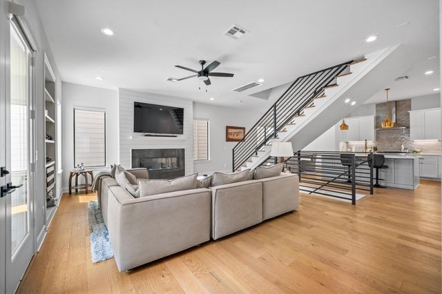 834 Wakefield Drive B, Houston, TX 77018