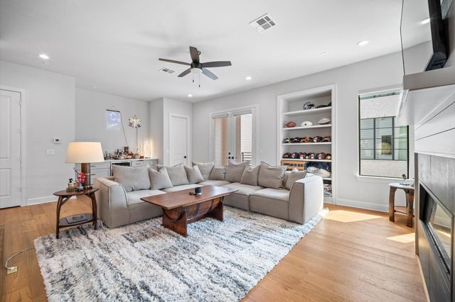 834 Wakefield Drive B, Houston, TX 77018