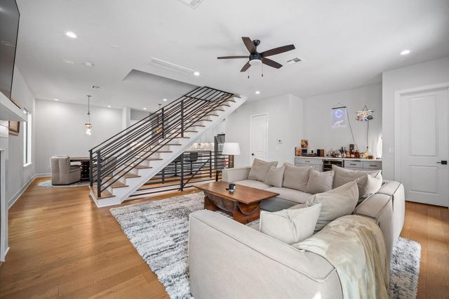 834 Wakefield Drive B, Houston, TX 77018