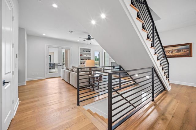 834 Wakefield Drive B, Houston, TX 77018