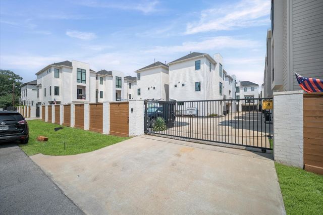 834 Wakefield Drive B, Houston, TX 77018