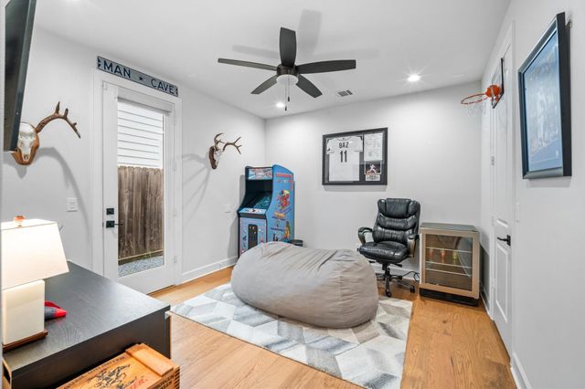 834 Wakefield Drive B, Houston, TX 77018