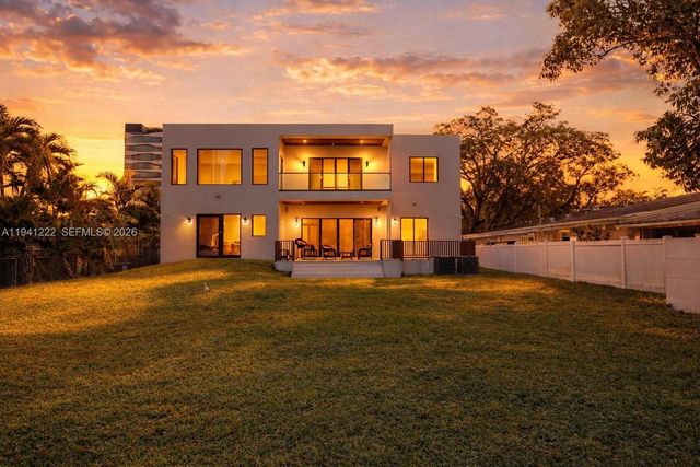 19600 NE 26th Ave, Miami, FL 33180