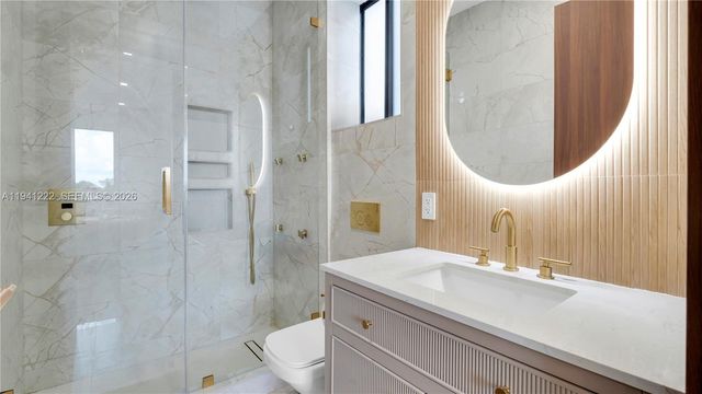 19600 NE 26th Ave, Miami, FL 33180