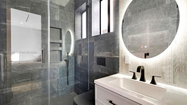 19600 NE 26th Ave, Miami, FL 33180