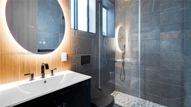 19600 NE 26th Ave, Miami, FL 33180