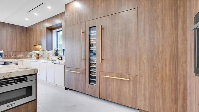 19600 NE 26th Ave, Miami, FL 33180