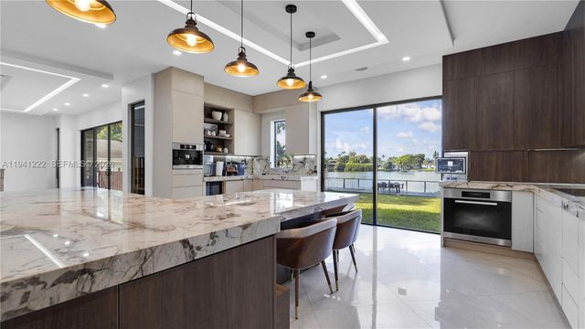 19600 NE 26th Ave, Miami, FL 33180