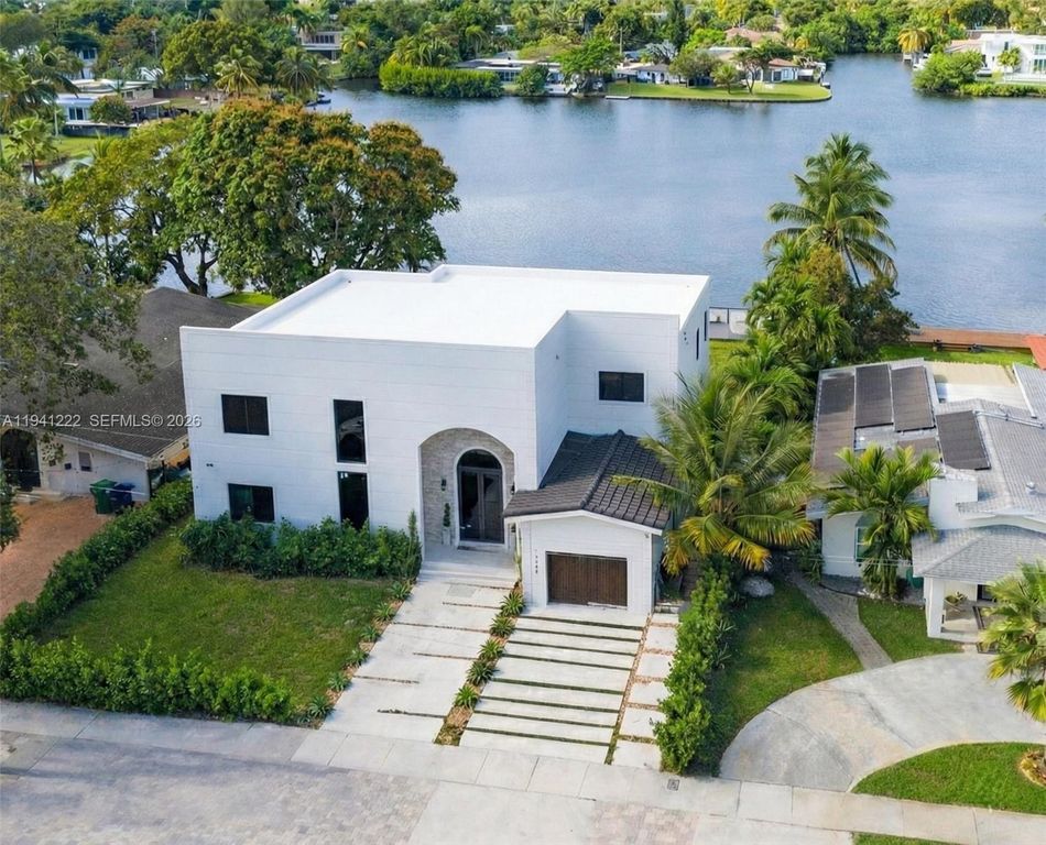 19600 NE 26th Ave, Miami, FL 33180