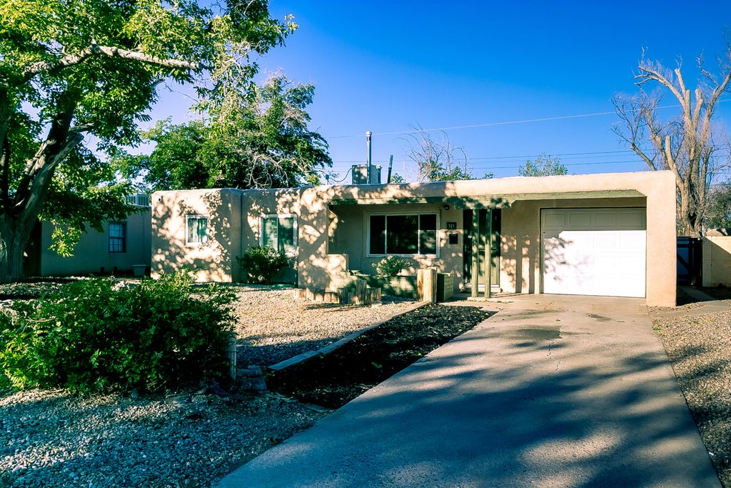 721 Palomas Drive NE, Albuquerque, NM 87108