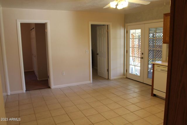 910 S Una Avenue, Tempe, AZ 85281