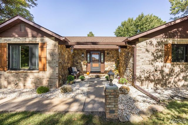 2001 Tiffany Drive, Belleville, IL 62223