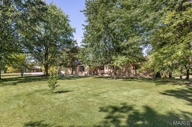 2001 Tiffany Drive, Belleville, IL 62223