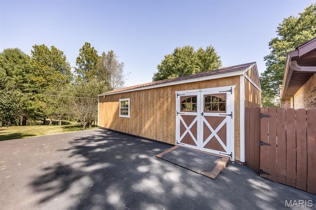 2001 Tiffany Drive, Belleville, IL 62223