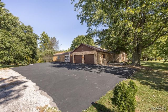2001 Tiffany Drive, Belleville, IL 62223