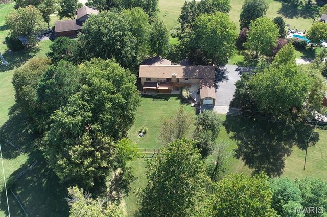 2001 Tiffany Drive, Belleville, IL 62223