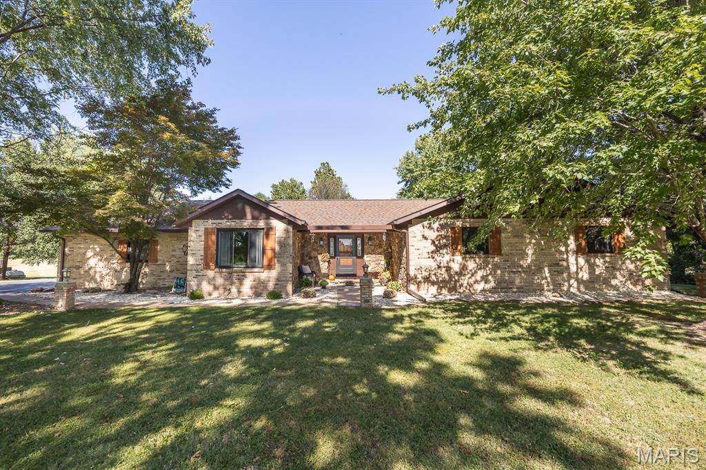 2001 Tiffany Drive, Belleville, IL 62223