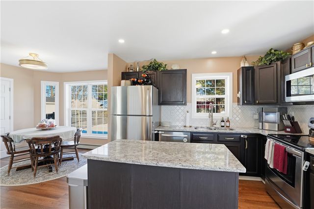 12 Dean Court, Warwick, RI 02889