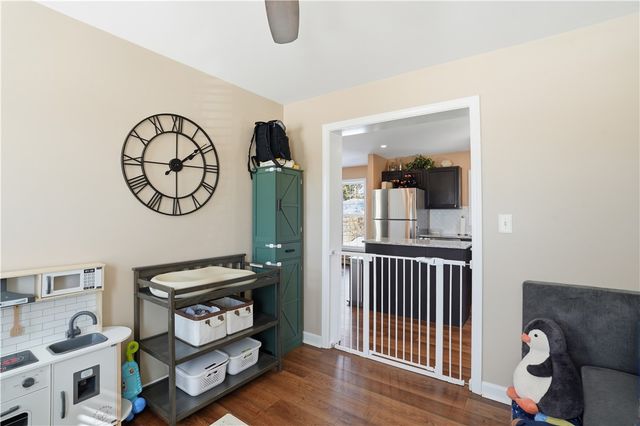 12 Dean Court, Warwick, RI 02889