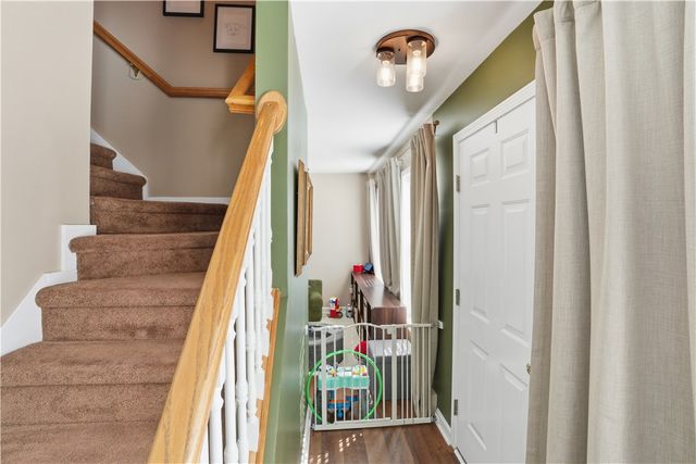 12 Dean Court, Warwick, RI 02889