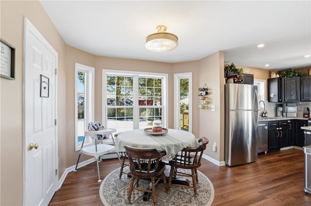 12 Dean Court, Warwick, RI 02889