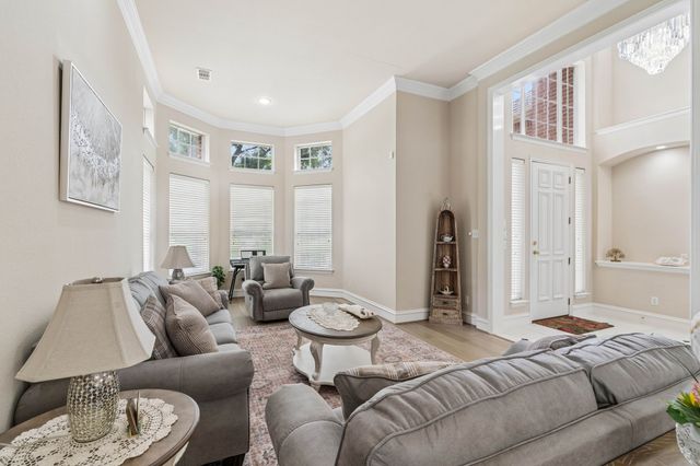 1649 Mcgee Lane, Carrollton, TX 75010