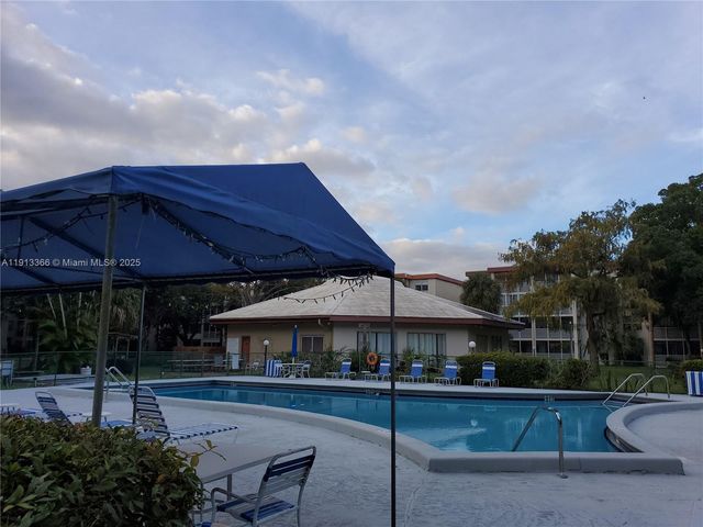 2601 NW 48th Ter 146, Lauderdale Lakes, FL 33313
