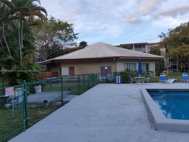 2601 NW 48th Ter 146, Lauderdale Lakes, FL 33313
