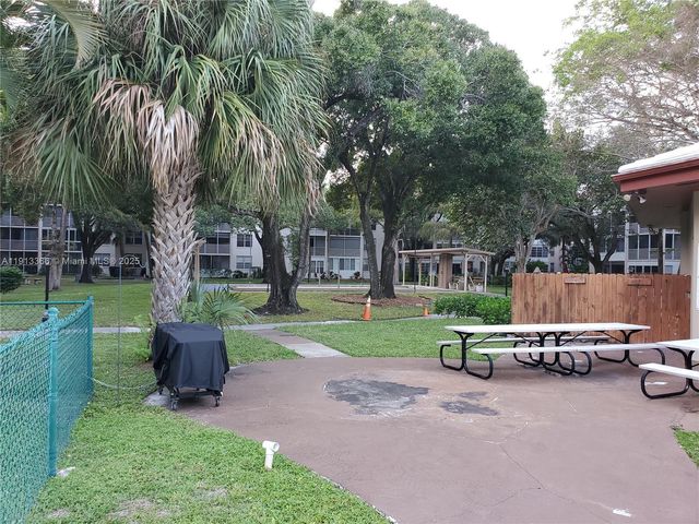 2601 NW 48th Ter 146, Lauderdale Lakes, FL 33313