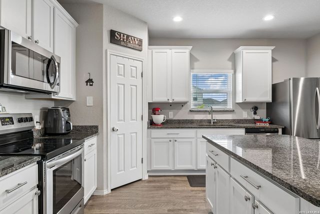 13003 HEATHERS REEF, St Hedwig, TX 78152