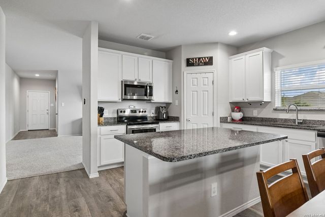 13003 HEATHERS REEF, St Hedwig, TX 78152