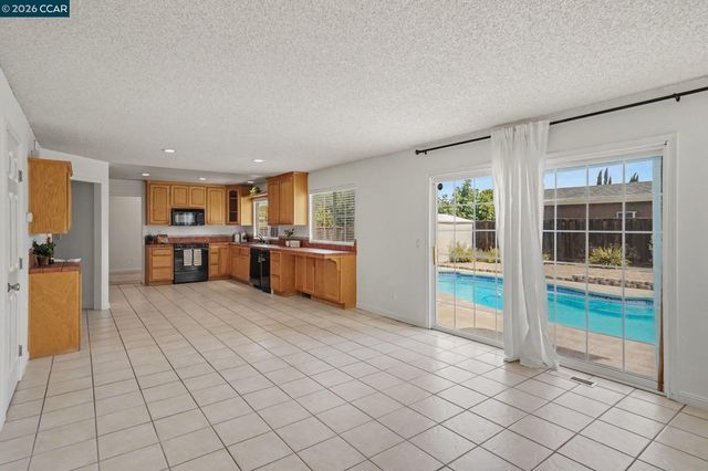 3727 Arlington Cir, Pittsburg, CA 94565