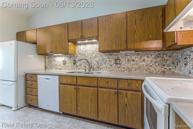 62292 Yorktown Drive 2, South Lyon, MI 48178