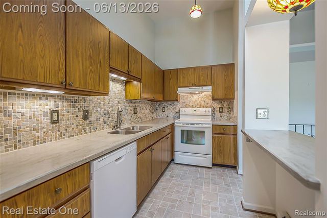 62292 Yorktown Drive 2, South Lyon, MI 48178