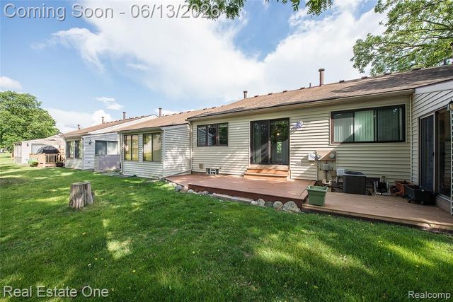 62292 Yorktown Drive 2, South Lyon, MI 48178