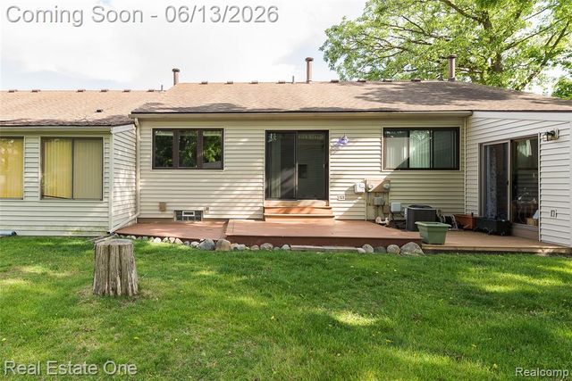 62292 Yorktown Drive 2, South Lyon, MI 48178