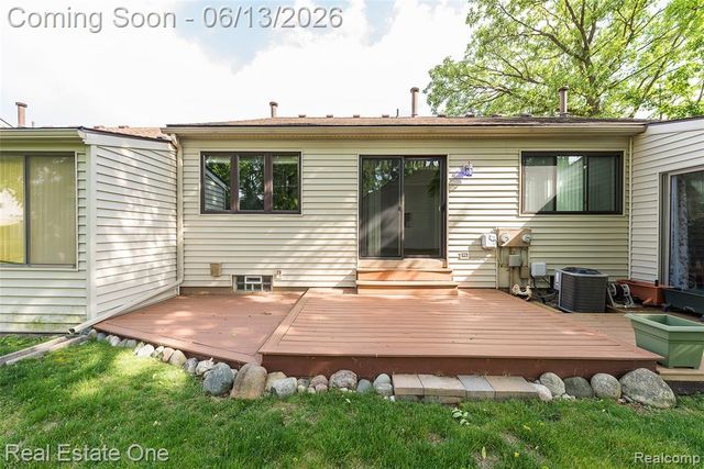 62292 Yorktown Drive 2, South Lyon, MI 48178