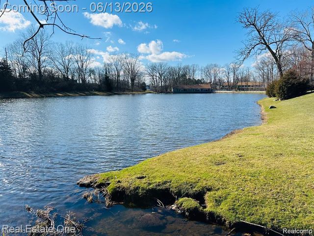 62292 Yorktown Drive 2, South Lyon, MI 48178