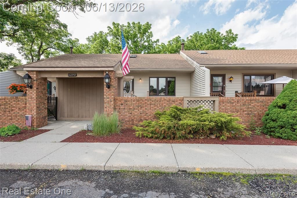 62292 Yorktown Drive 2, South Lyon, MI 48178