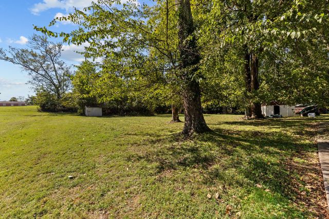 133 E St, Clarksville, TN 37042