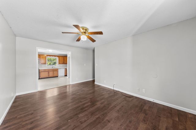 133 E St, Clarksville, TN 37042