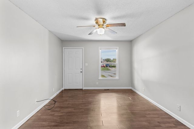 133 E St, Clarksville, TN 37042