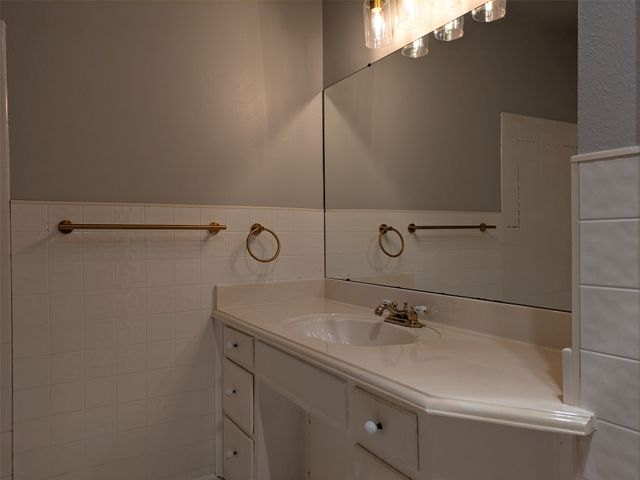 411 Baylor Drive, Arlington, TX 76010