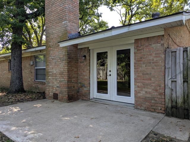 411 Baylor Drive, Arlington, TX 76010