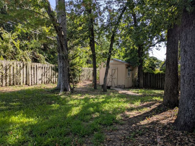 411 Baylor Drive, Arlington, TX 76010