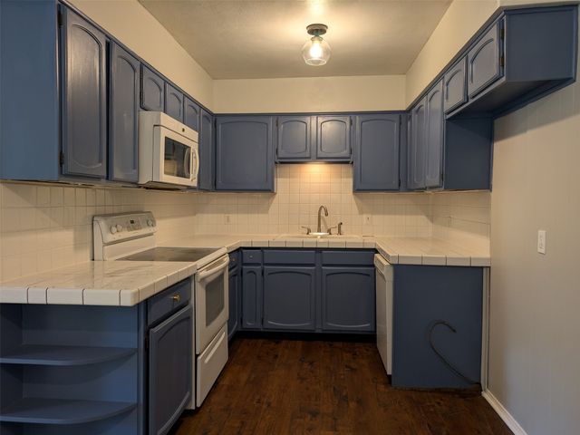 411 Baylor Drive, Arlington, TX 76010