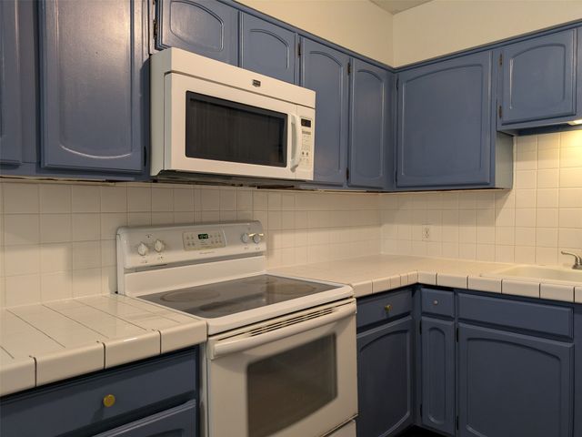 411 Baylor Drive, Arlington, TX 76010