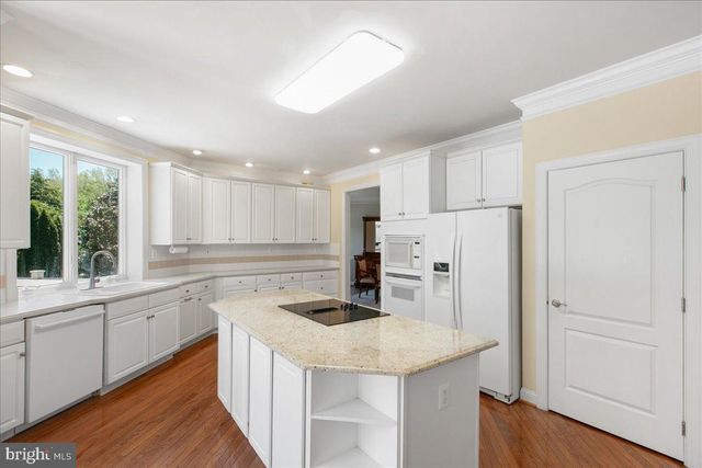 10243 BRITTENFORD DR, Vienna, VA 22182